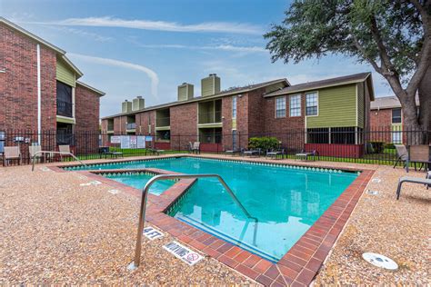 Ratings & Prices for La Prada Place Apartments, Dallas, TX